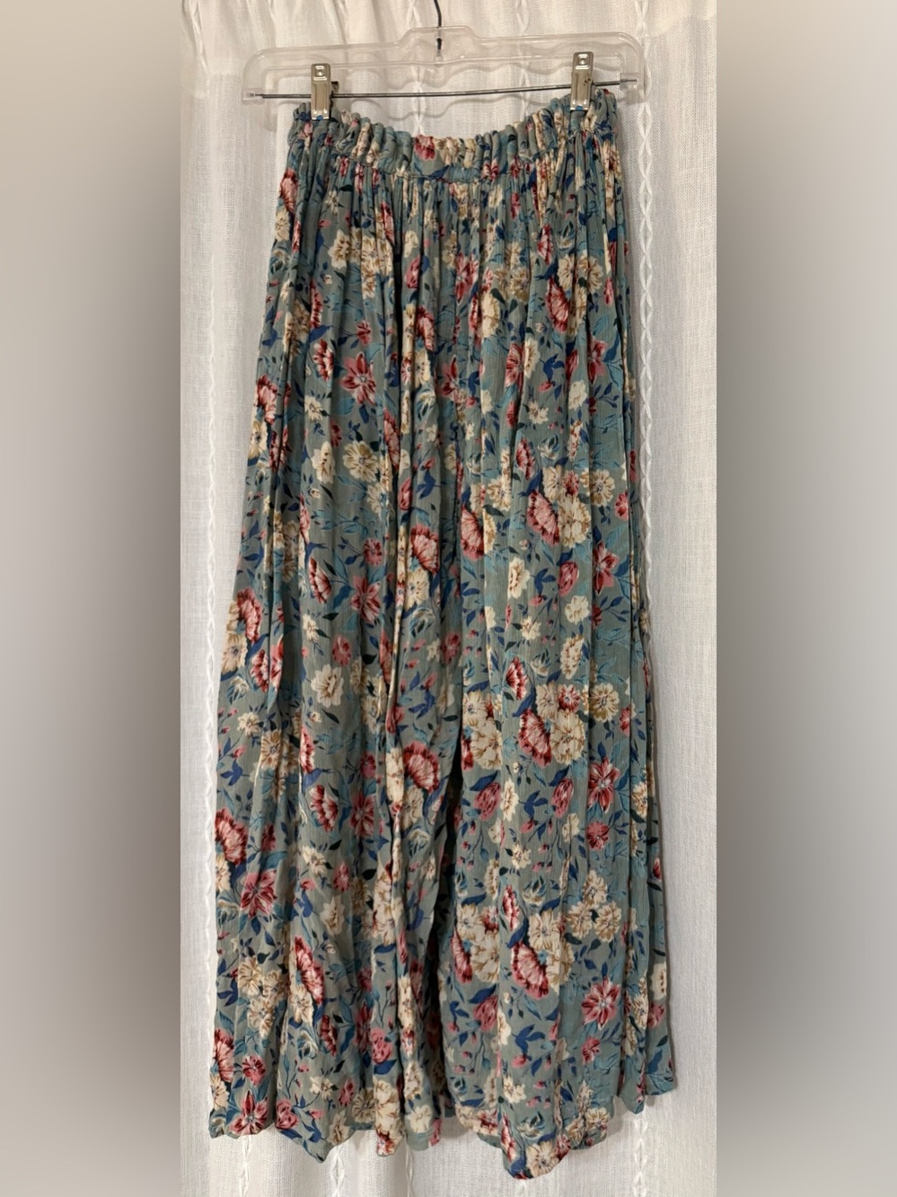 Kammo rayon floral midi skirt w/elastic waist. Sz. S. Slate blue.